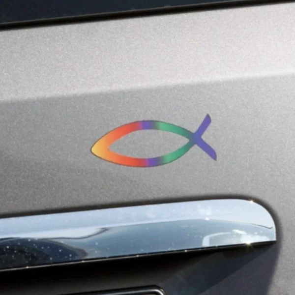 Wat is de betekenis van deze vissticker op een auto?