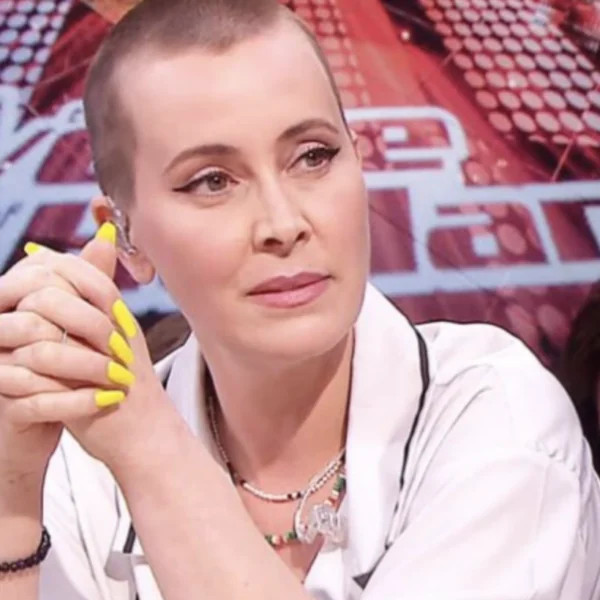 Ophef om halfnaakte foto van Anouk: &acute;Z&oacute; gespierd? Dat kan echt niet!&acute;