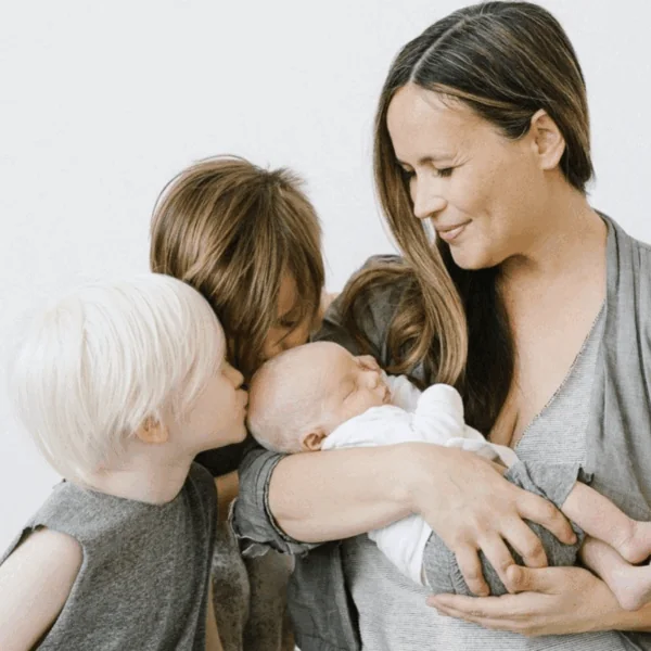 Baby voor de gek gehouden vanwege wit haar &ndash; jaren later is hij volledig gezond en gelukkig