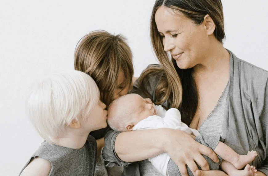 Baby voor de gek gehouden vanwege wit haar &ndash; jaren later is hij volledig gezond en gelukkig