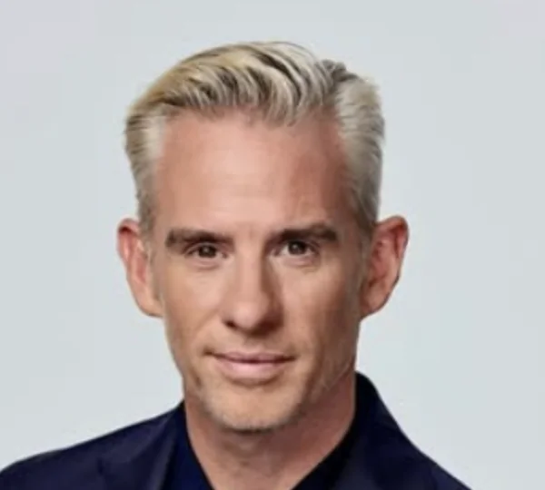 Art Rooijakkers deelt heftige update over zijn gezondheid: &acute;Zien we hem ooit nog terug?&acute;