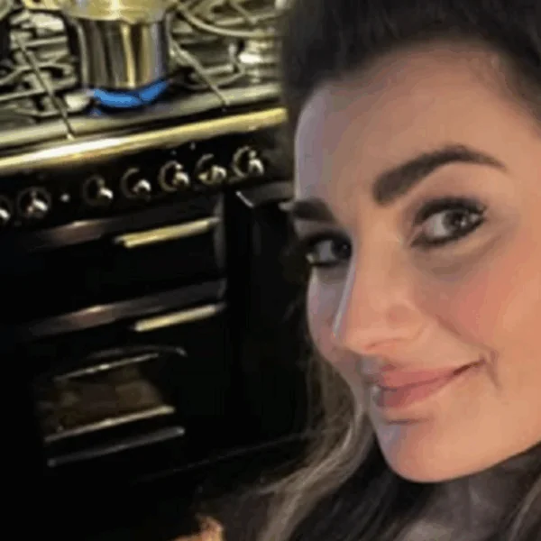 Ex Sieneke wakkert geruchten over affaire met Frans Bauer nog meer aan: &acute;Dure cadeaus&acute;