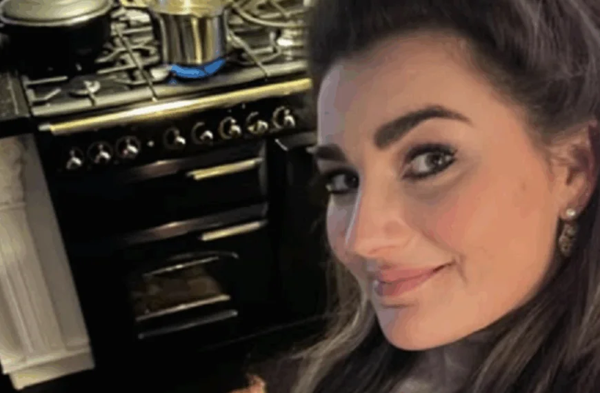 Ex Sieneke wakkert geruchten over affaire met Frans Bauer nog meer aan: &acute;Dure cadeaus&acute;