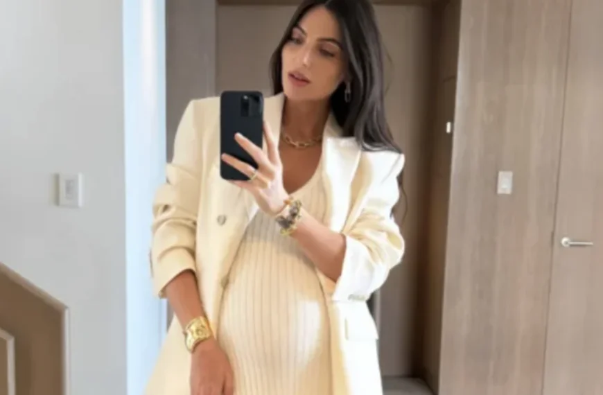 Kelly Piquet deelt subtiele aanwijzingen over het geslacht van de baby tijdens feest op jacht van Max Verstappen