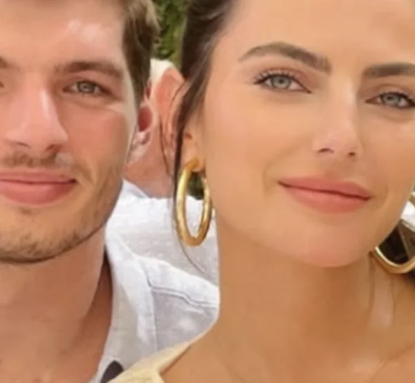 Kelly Piquet toont gigantische babybuik en verklapt uitgerekende datum: &acute;Nu echt aftellen!&acute;