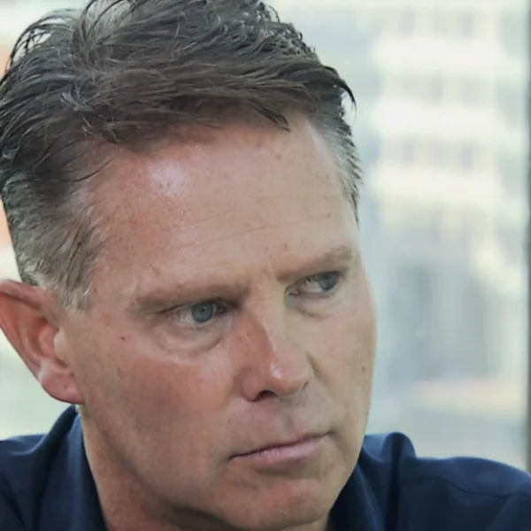 Danny de Munk deelt foto van een vrouw in het ziekenhuis: &lsquo;Hou ontzettend veel van jou!!&rsquo;