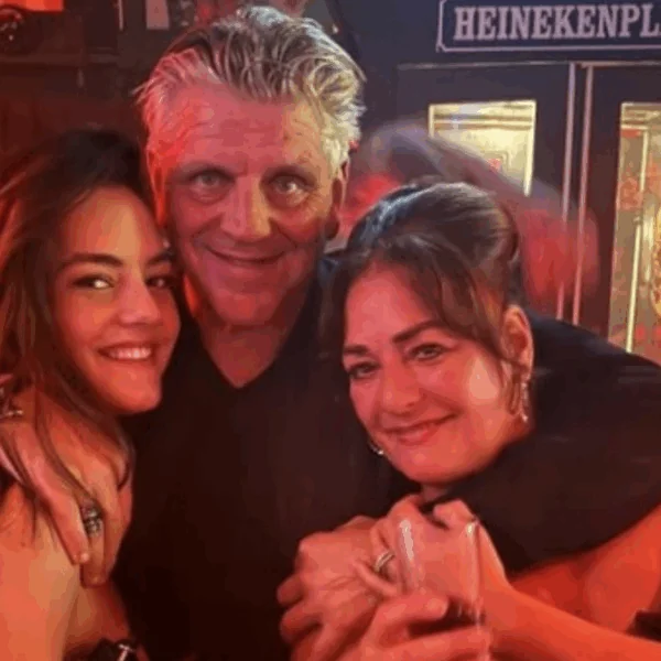 Isabelle Boer deelt bijzondere jeugdfoto&rsquo;s van haar vader Jonnie Boer: &ldquo;Dit zijn de momenten die blijven&rdquo;