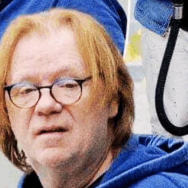 FOTO&rsquo;S | Het is moeilijk te geloven, maar veel meisjes waren in de jaren 90 verliefd op deze man