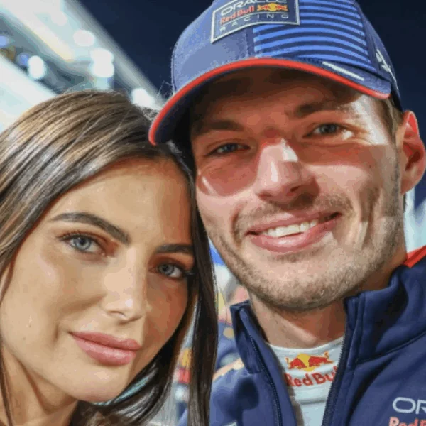 FOTO&rsquo;S: Max Verstappen landt met zijn &euro;53 miljoen jet op bizarre plek in Nederland