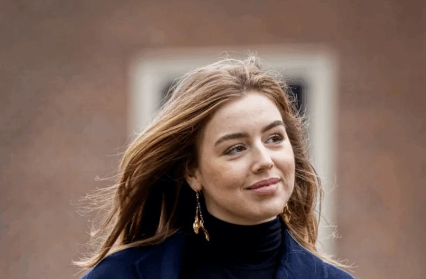 Zoenfoto van prinses Alexia zorgt voor veel verwarring: &lsquo;Is dit haar 1e vriendje?&rsquo;