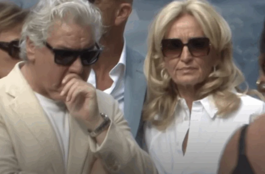 Beelden uitvaart Jonnie Boer zorgen voor tranen bij iedereen: &rdquo;Daar gaat hij&rdquo;