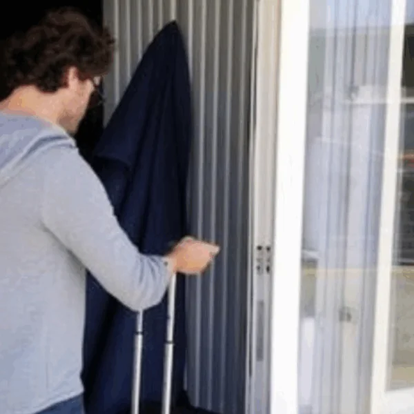 Mijn Zoon Liet Mij 13 Jaar Geleden Achter. Gister Klopte Hij Op Mijn Deur