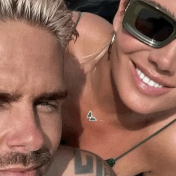 Gedurfd: Andr&eacute; Hazes post foto Monique in mini bikini!