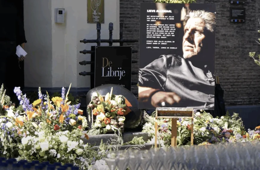 Koningspaar toont medeleven bij afscheid van Jonnie Boer: een waardig eerbetoon aan de topchef