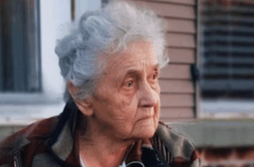Mijn broer gooide oma op straat omdat ze geen geld meer had, maar leerde wijze les
