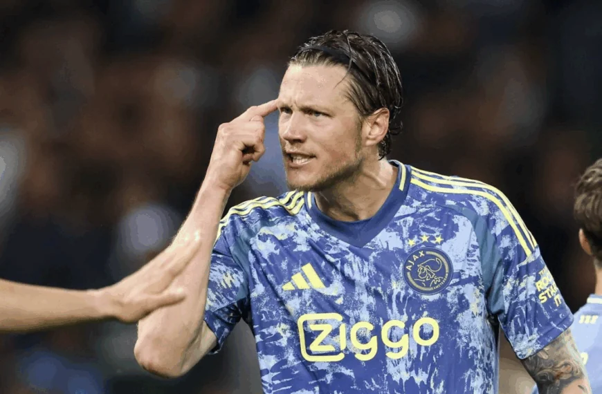 HEMA maakt Wout Weghorst belachelijk, Ajax-fans kunnen er niet om lachen: &lsquo;Ga toch weg, joh. Kutwinkel&rsquo;