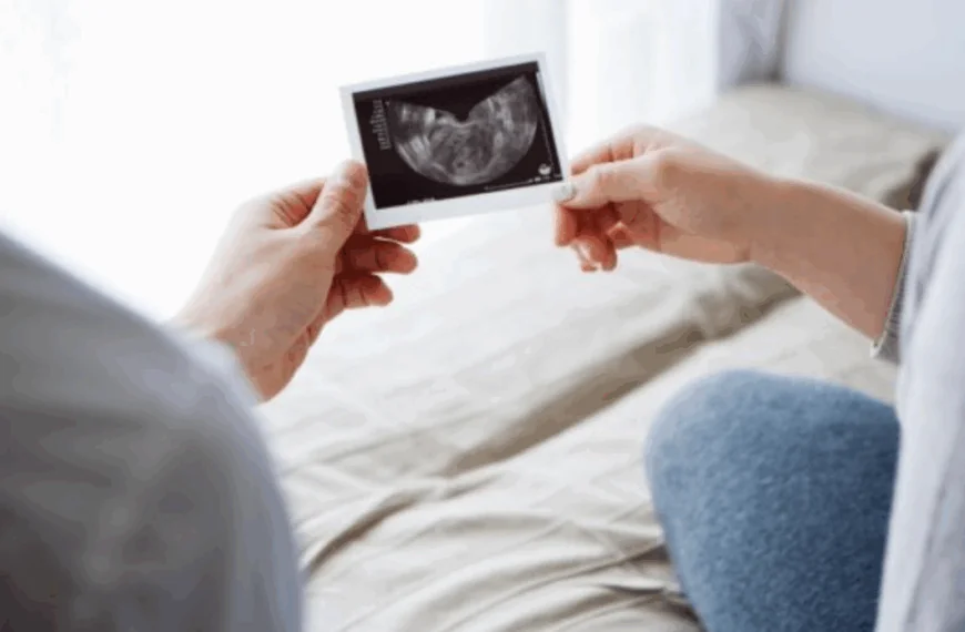 Transgender man boos omdat verpleegsters hem verkeerd benoemden na bevalling