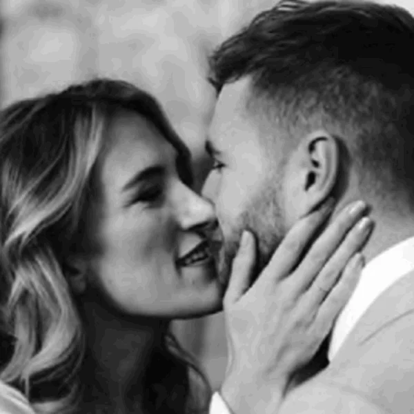 Beroemde vriend van Freek kapot van verdriet na diagnose: &acute;Dit is niet te bevatten&acute;