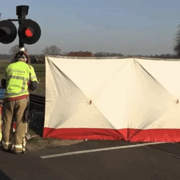 Treinincident bij bewaakte spoorwegovergang in Winterswijk: twee personen komen om het leven