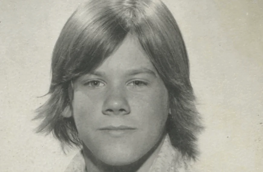 Hij verbleef ooit in een bescheiden flat, levend van een maandbudget van slechts 150 euro. Vandaag de dag heeft de acteur de leeftijd van 65 jaar bereikt