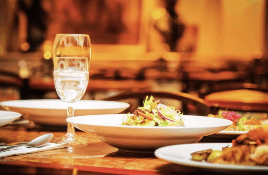 Mijn verloofde zei dat ik moest betalen voor al het eten van hem en zijn vrienden &ndash; dus leerde ik hem een les