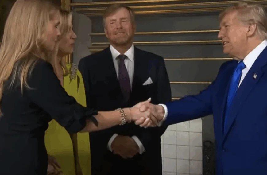 Wereldwijd ophef door foto van Donald Trump met Willem Alexander, M&aacute;xima en Amalia: &lsquo;Dit klopt niet!&rsquo;