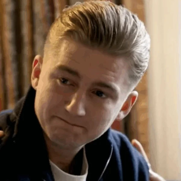 Mart Hoogkamer legt werkzaamheden per direct neer