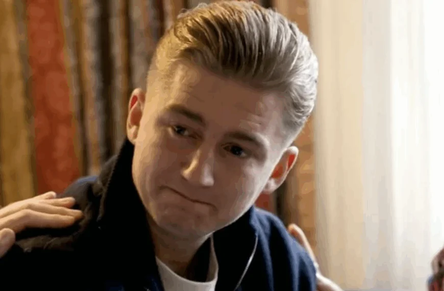 Mart Hoogkamer legt werkzaamheden per direct neer