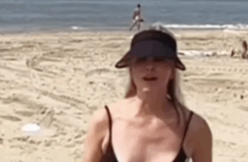 Bridget Maasland toont haar fitte vorm tijdens stranddag: &lsquo;Ik voel me vrij en energiek&rsquo;