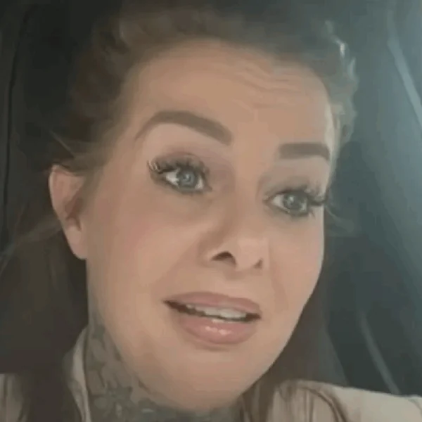 Pijnlijke beelden: Optreden Wendy van Hout eindigt in groot drama, zangeres verlaat het podium