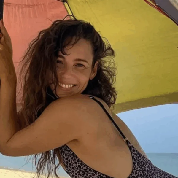 Gwen van Poorten stiekem gefilmd door buurman, video gaat wereldwijd viraal