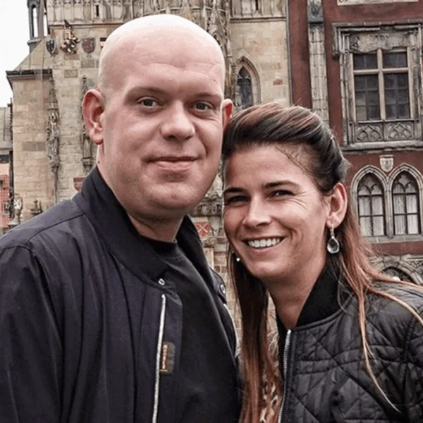 Bizarre gebeurtenissen in dartswereld blootgelegd: beerput rond scheiding Michael van Gerwen