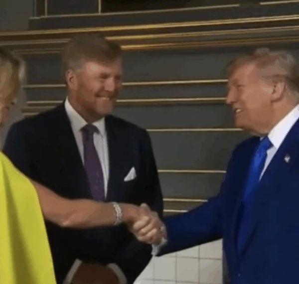 Koninklijk ontvangst voor Trump bij NAVO-top: Willem-Alexander, M&aacute;xima en Amalia verwelkomen Amerikaanse president