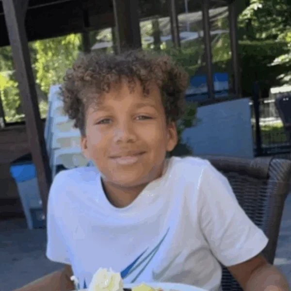 Delivio Misiedjan (12), bekend als Manu uit GTST, brengt diepe indruk achter: &lsquo;Blijf sterk, allemaal&rsquo;