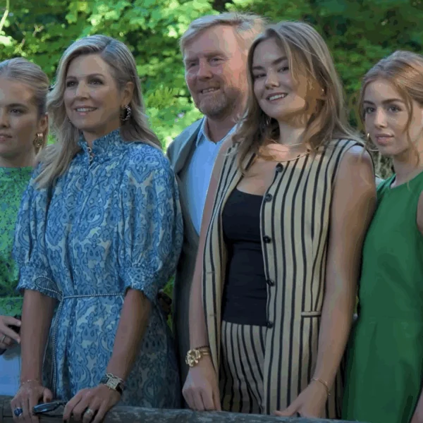 Griekse media lekt vakantiefoto&rsquo;s van onze Koninklijke familie: &lsquo;Badend in luxe!&rsquo;