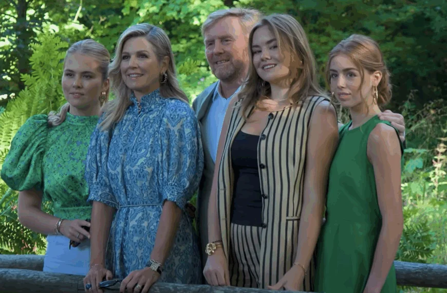 Griekse media lekt vakantiefoto&rsquo;s van onze Koninklijke familie: &lsquo;Badend in luxe!&rsquo;