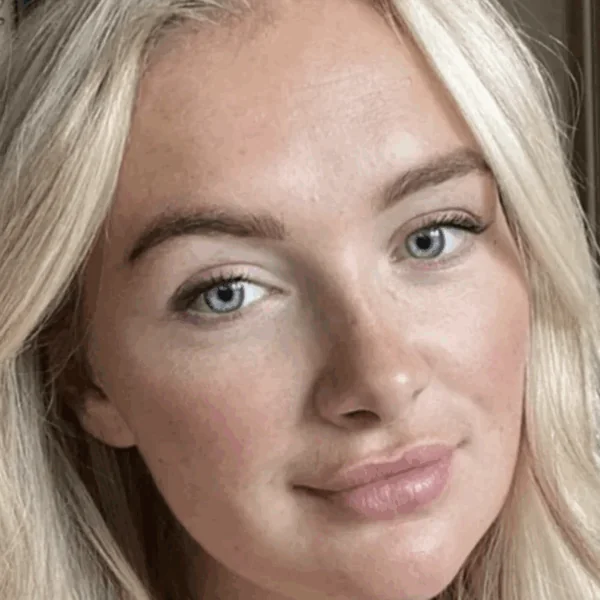 Maxime meiland maakt tongen los met badpak selfie