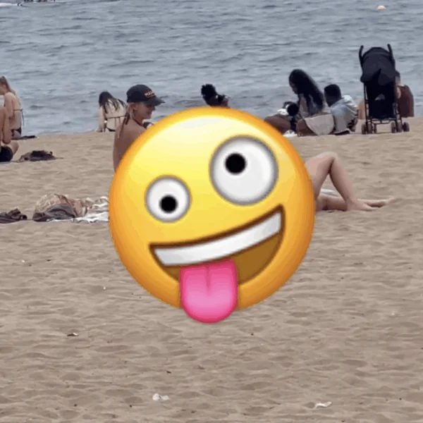 Ondertussen ergens op een strand in Nederland waar papa en mama trots zullen zijn op dochter