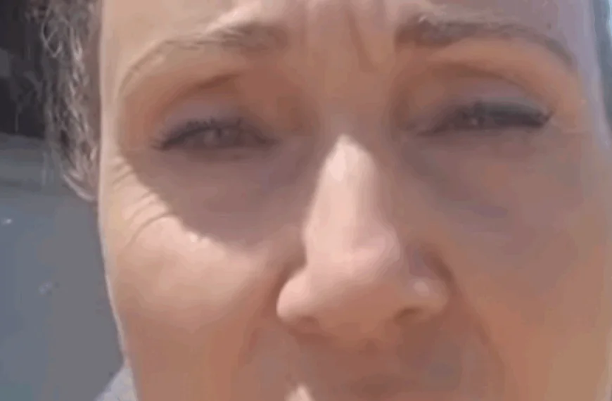 Heftige beelden: &acute;Camper van Nederlanders in Spanje letterlijk gesmolten van de hitte&acute;