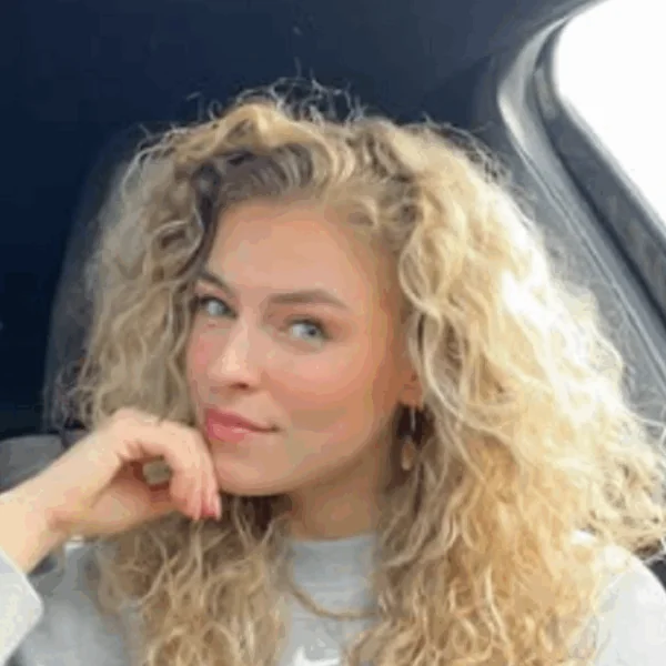 Hardnekkige geruchten over K3&acute;tje Julia Boschman: &acute;Is ze zwanger?&acute;