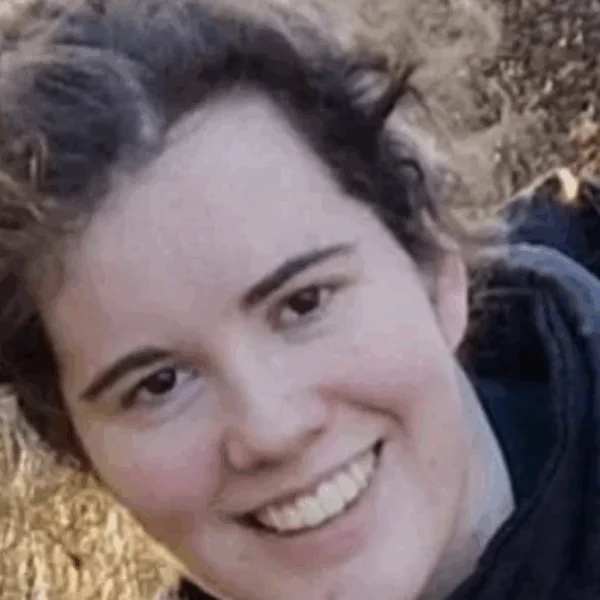 &ldquo;Hartverscheurende ontdekking in bos: tijdens een intensieve zoektocht naar een vermiste tiener werd er uiteindelijk een lichaam aangetroffen.&rdquo;