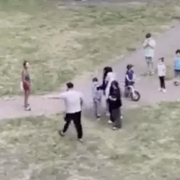 Zomers geklede vrouw belaagd door nieuwkomers: &lsquo;Mijn vrijheid werd in &eacute;&eacute;n klap afgenomen!&rsquo;