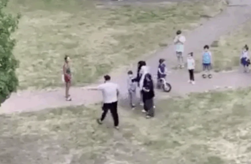 Zomers geklede vrouw belaagd door nieuwkomers: &lsquo;Mijn vrijheid werd in &eacute;&eacute;n klap afgenomen!&rsquo;