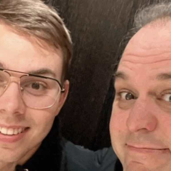 De zoon van Frans Bauer deelt groot nieuws: Mijn vader barst van trots, want ik word binnenkort ge&euml;erd met een prestigieuze award voor mijn bijdrage aan de muziekindustrie