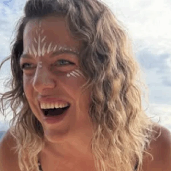 Ella Leyers heeft een nieuwe vriend en die is veel ouder: &acute;Van waar kennen we hem?&acute;