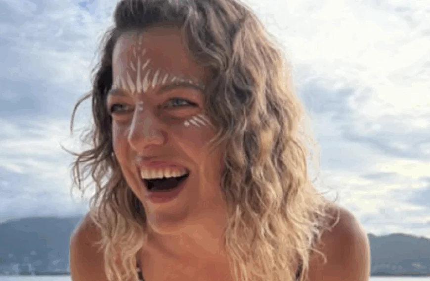 Ella Leyers heeft een nieuwe vriend en die is veel ouder: &acute;Van waar kennen we hem?&acute;