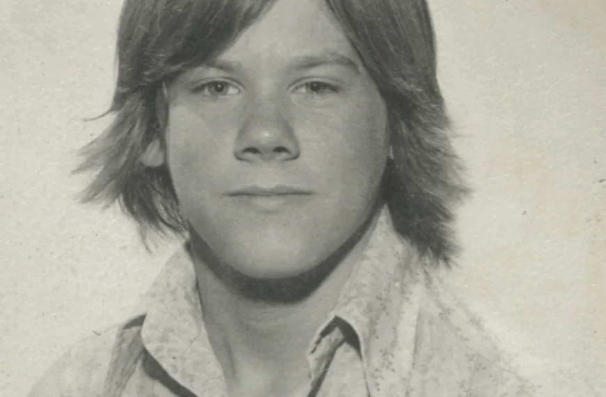 Hij verbleef ooit in een bescheiden flat, levend van een maandbudget van slechts 150 euro. Vandaag de dag heeft de acteur de leeftijd van 65 jaar bereikt