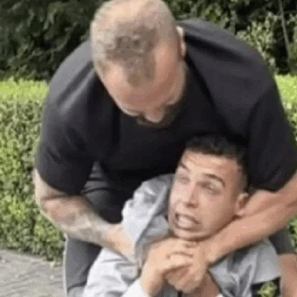 Nieuwe Nederlander probeert auto open te breken, maar ziet de eigenaar niet aankomen