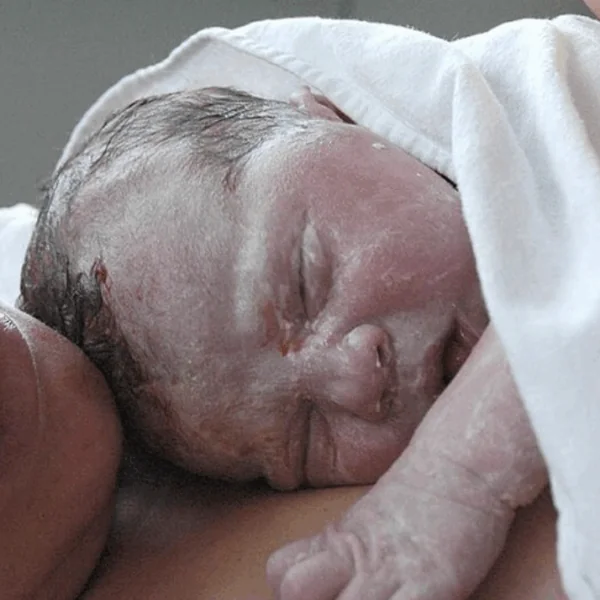 Schoonmoeder wordt niet toegelaten bij de geboorte van haar kleinkind &ndash; wat ze dan doet maakt mensen boos