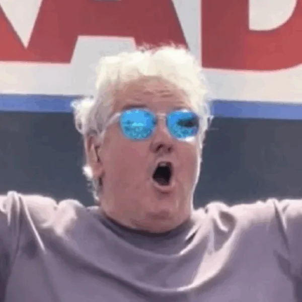 René Froger stomdronken op het podium, valt neer (video)